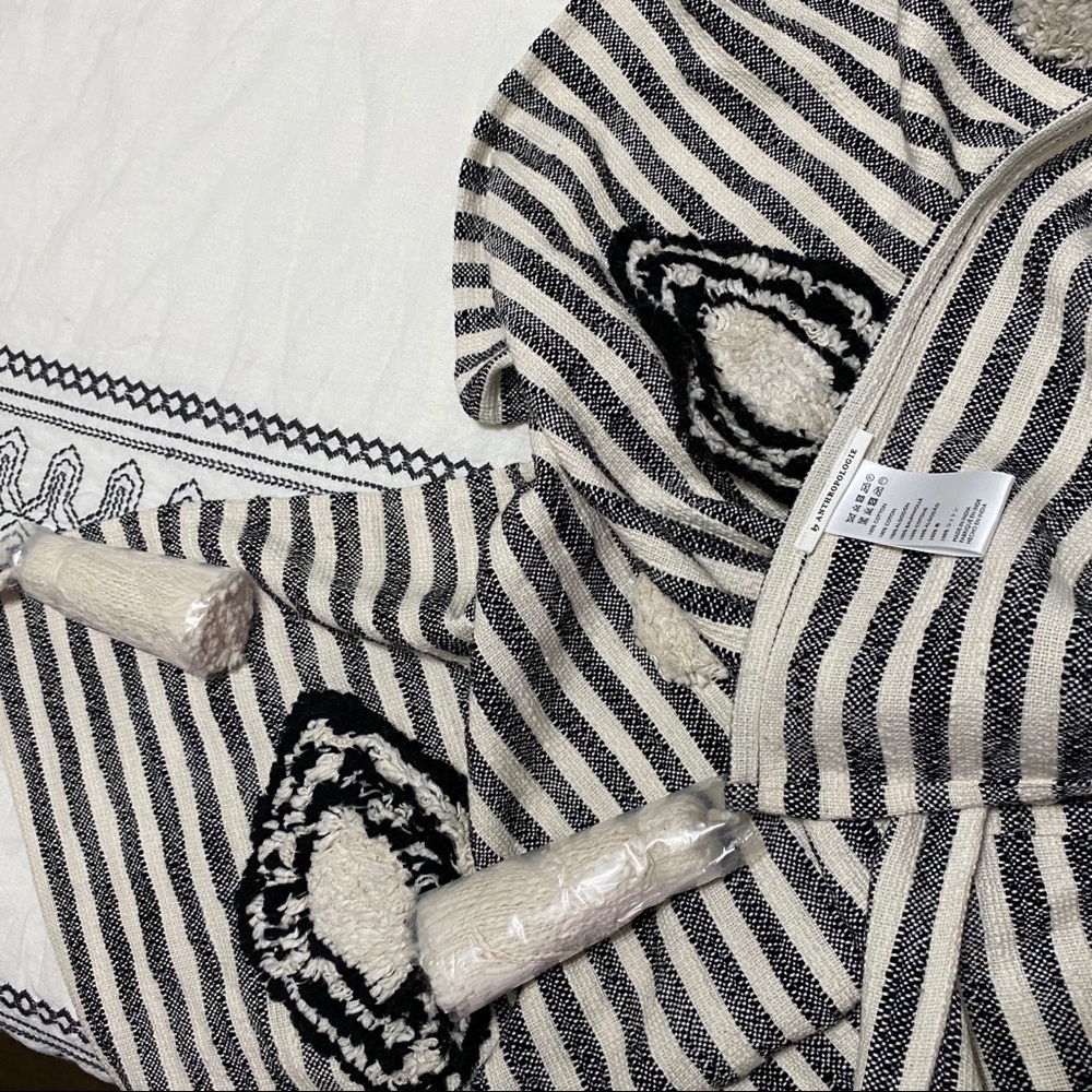 Anthropologie Tufted Mila Throw Blanket - Picture 4 of 5